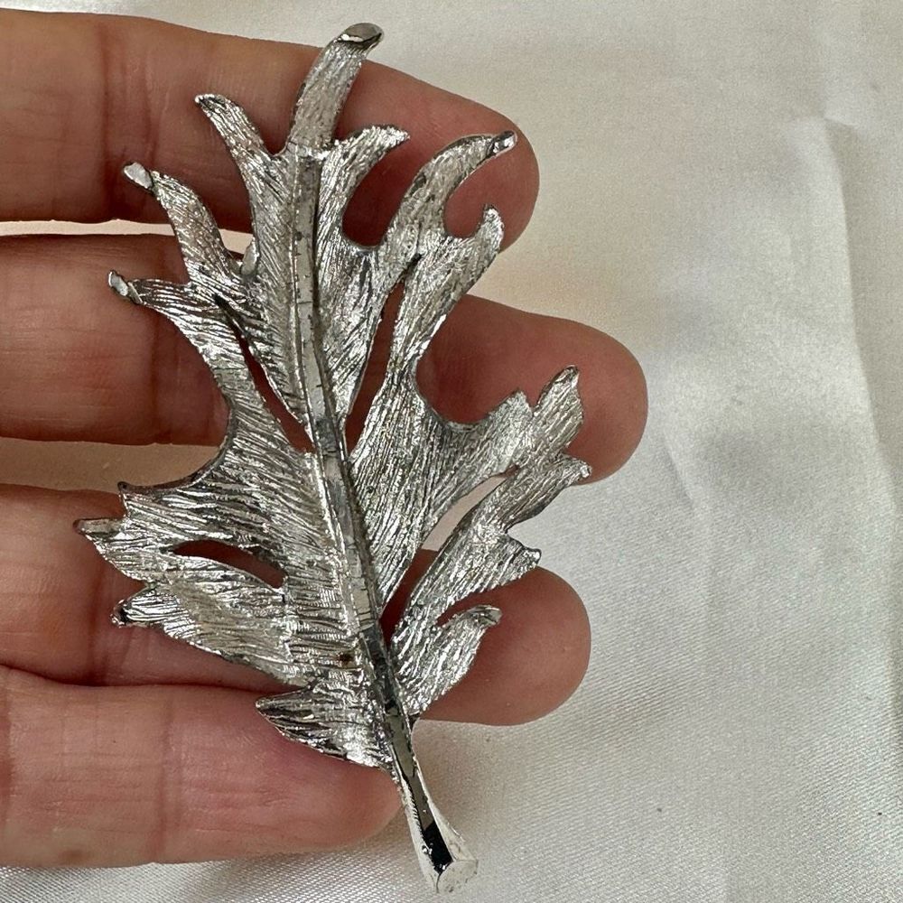 Vintage AN  silver tone leaf brooch